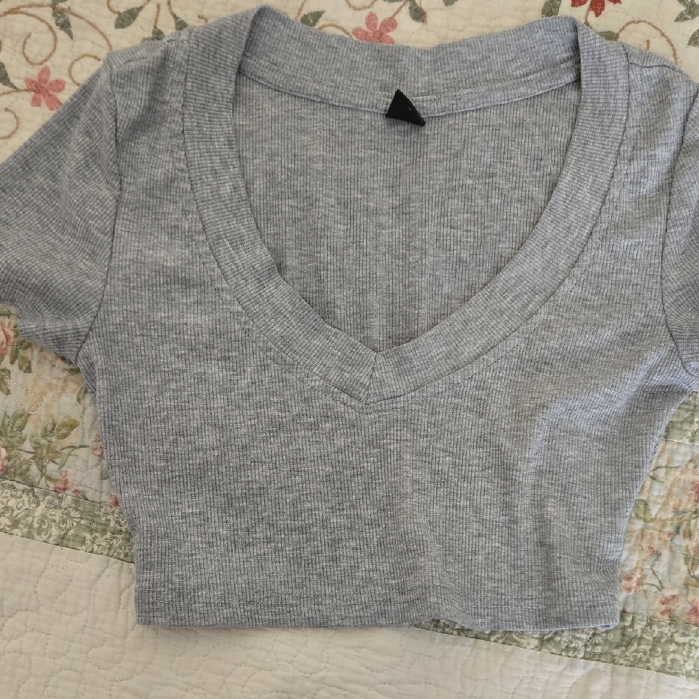 SHEIN Light Gray V-Neck Ribbed Tee